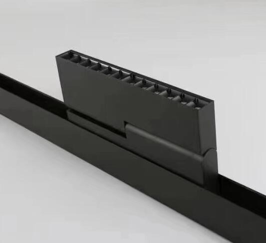 8353.jpg Proiector liniar pliabil 3CCT pentru șină magnetică 48V MG 3002